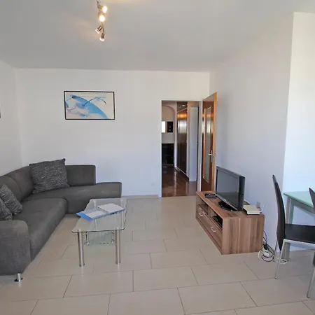 Casa Varesi, 6 Stock By Holap Sa